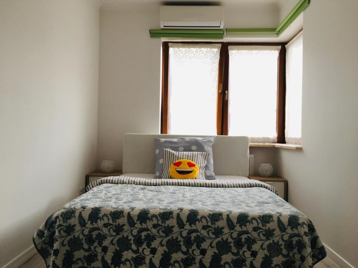 3 Rooms Aircon Apartment With Free Parking, Balcony Walking Distance Old Town Cracóvia Exterior foto