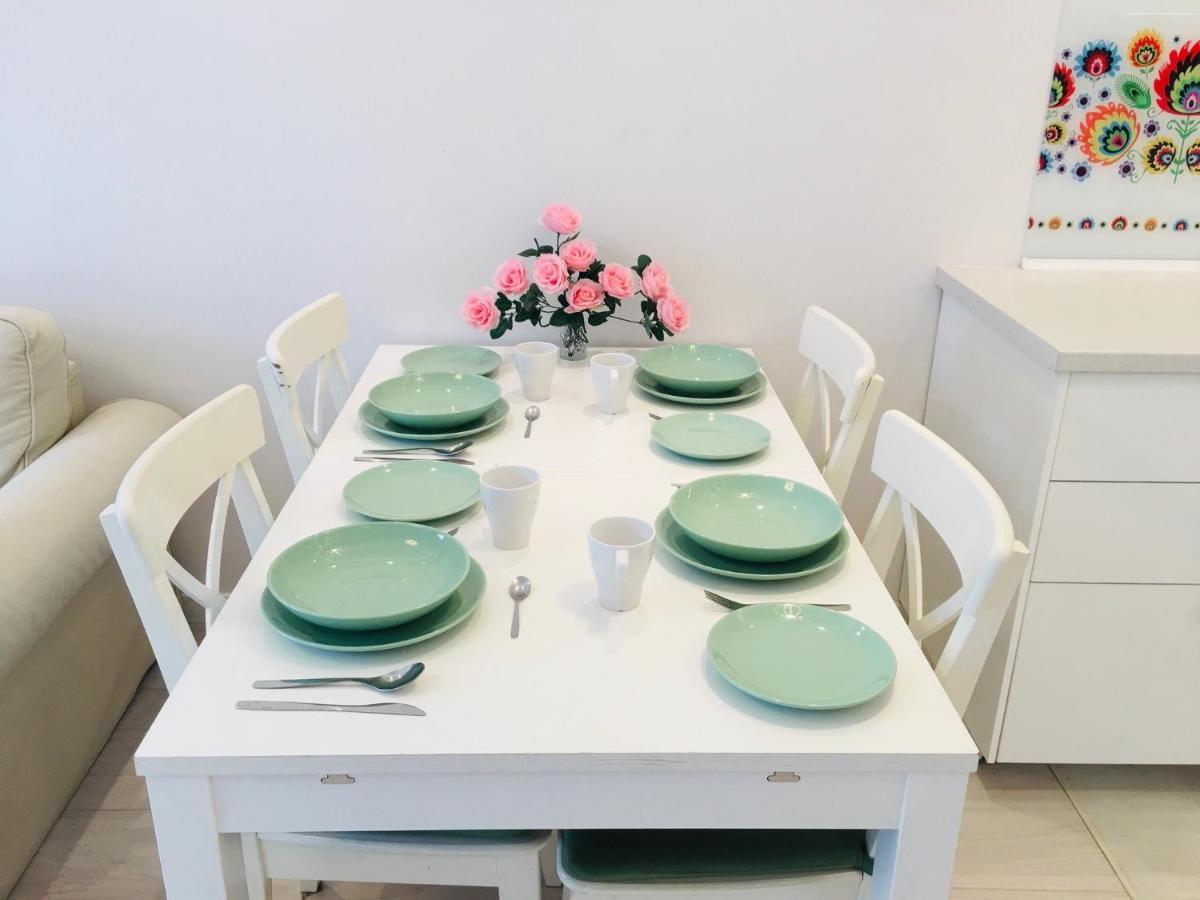 3 Rooms Aircon Apartment With Free Parking, Balcony Walking Distance Old Town Cracóvia Exterior foto